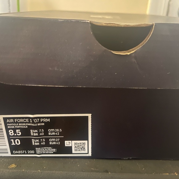 Air Force 1s LowTop - Picture 2 of 4